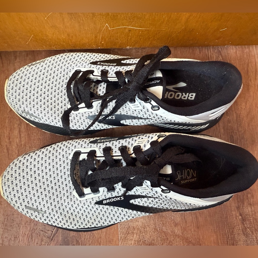 Brooks Shoes Size 8 GUC